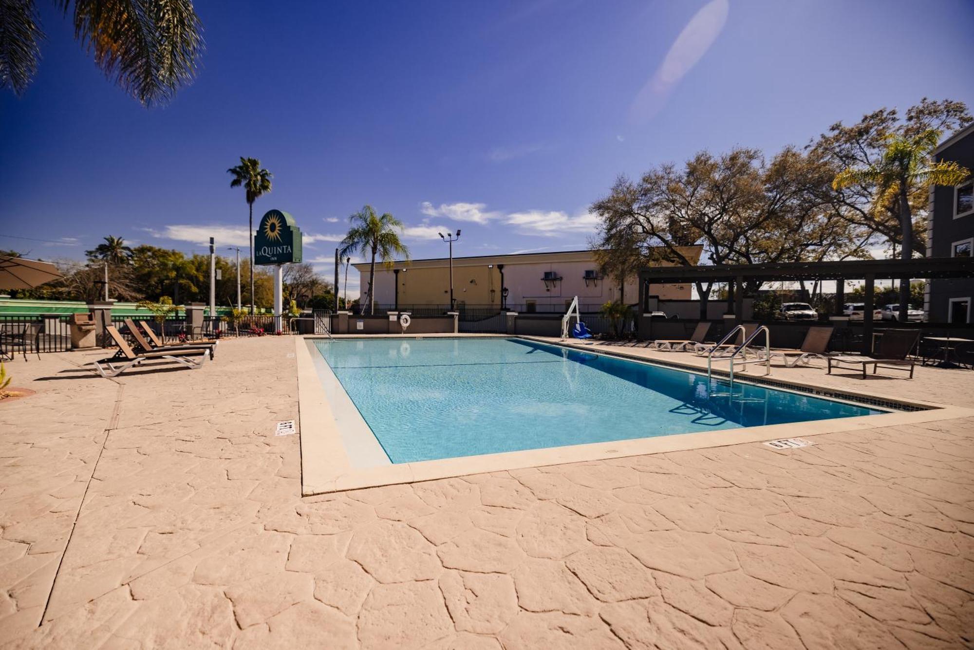 La Quinta Inn By Wyndham Tampa Near Busch Gardens Exterior foto